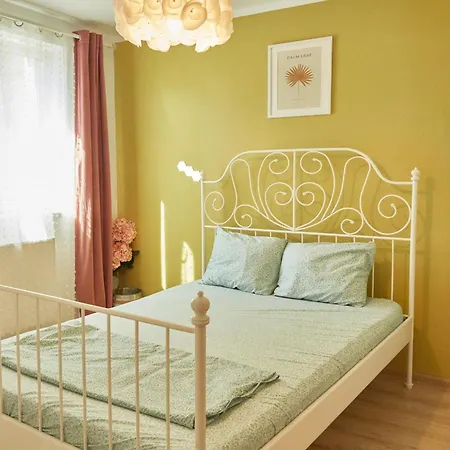 Park 3 Apartment *